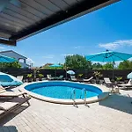 Apartment 1 Bedroom Beautiful In *