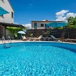 1 Bedroom Beautiful In Peroj