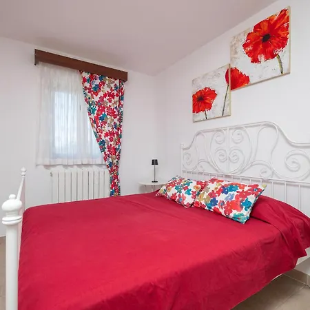1 Bedroom Awesome In *