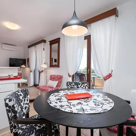 1 Bedroom Awesome In شقة