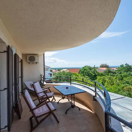 1 Bedroom Awesome In شقة *